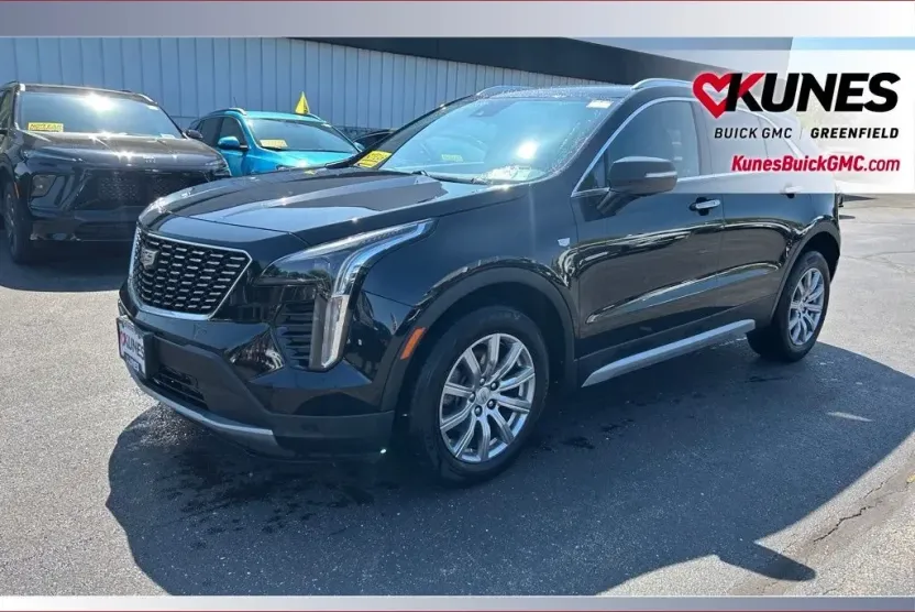 2023 Cadillac XT4 Premium Luxury photo 1