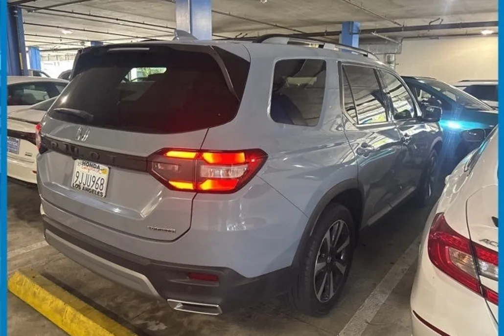 2024 Honda Pilot Touring photo 1