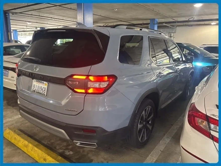 2024 Honda Pilot Touring photo 1