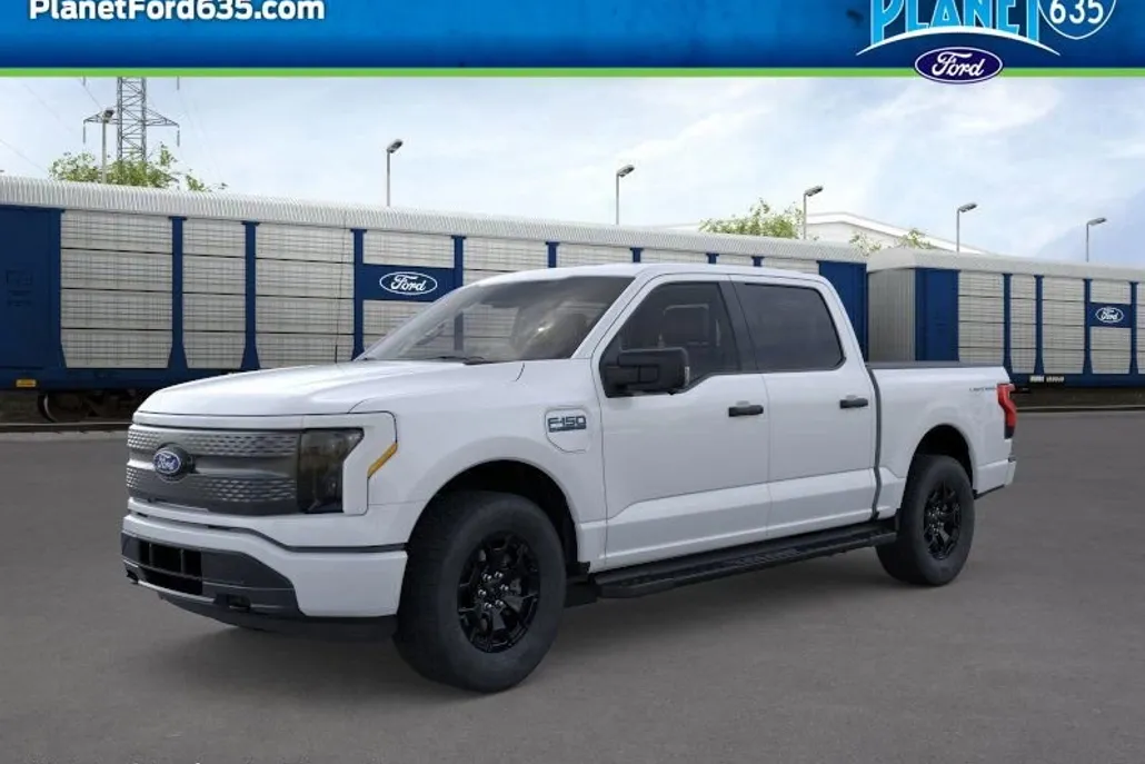 2025 Ford F-150 Lightning XLT photo 1