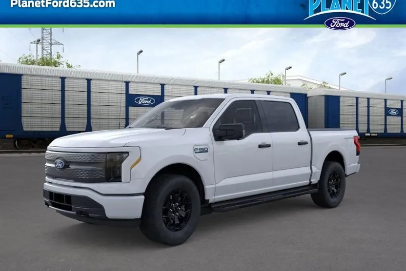 2025 Ford F-150 Lightning XLT photo 1