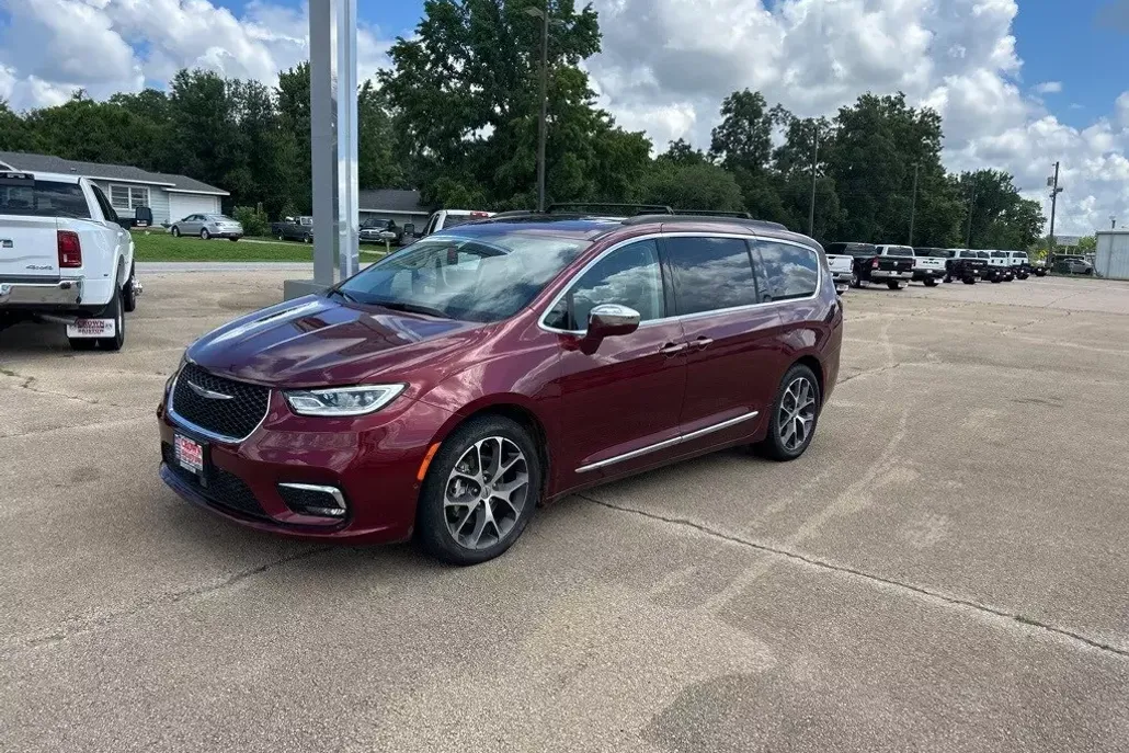 2022 Chrysler Pacifica Limited photo 1