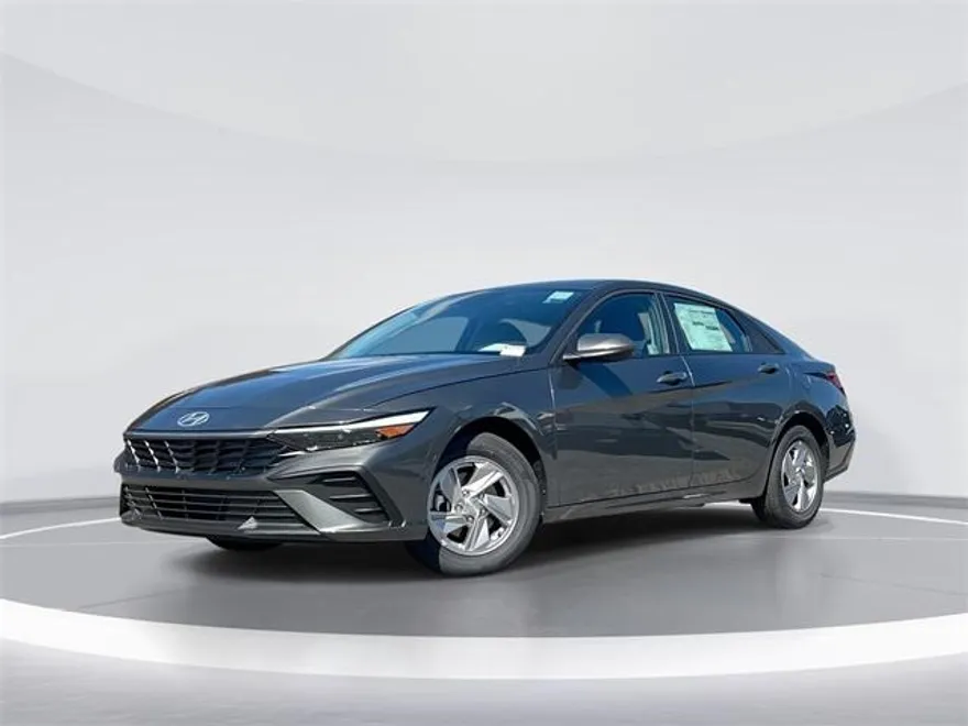 2025 Hyundai Elantra SE photo 1