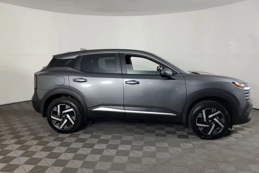 2025 Nissan Kicks SV photo 1