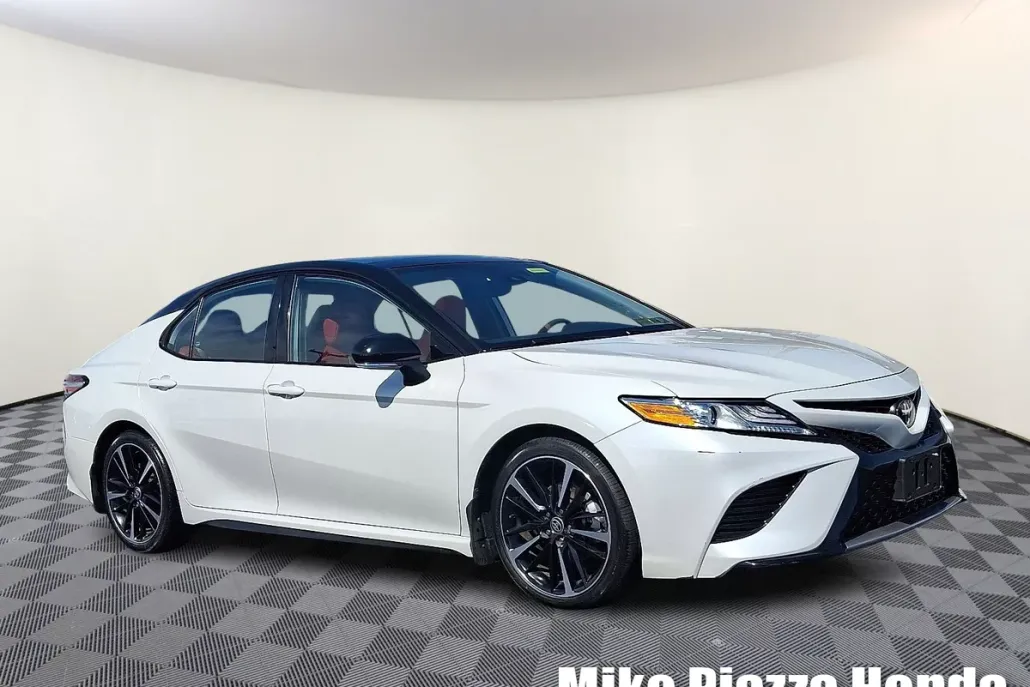 2020 Toyota Camry XSE photo 1