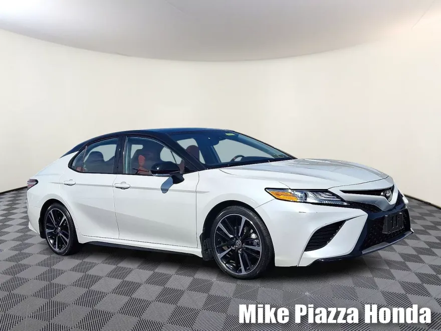 2020 Toyota Camry XSE photo 1
