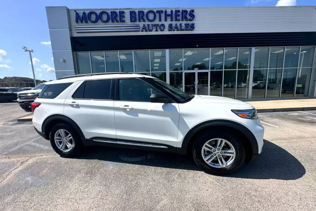 2020 Ford Explorer XLT photo 1