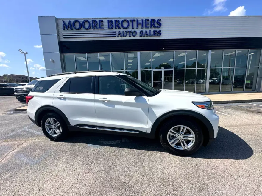 2020 Ford Explorer XLT photo 1