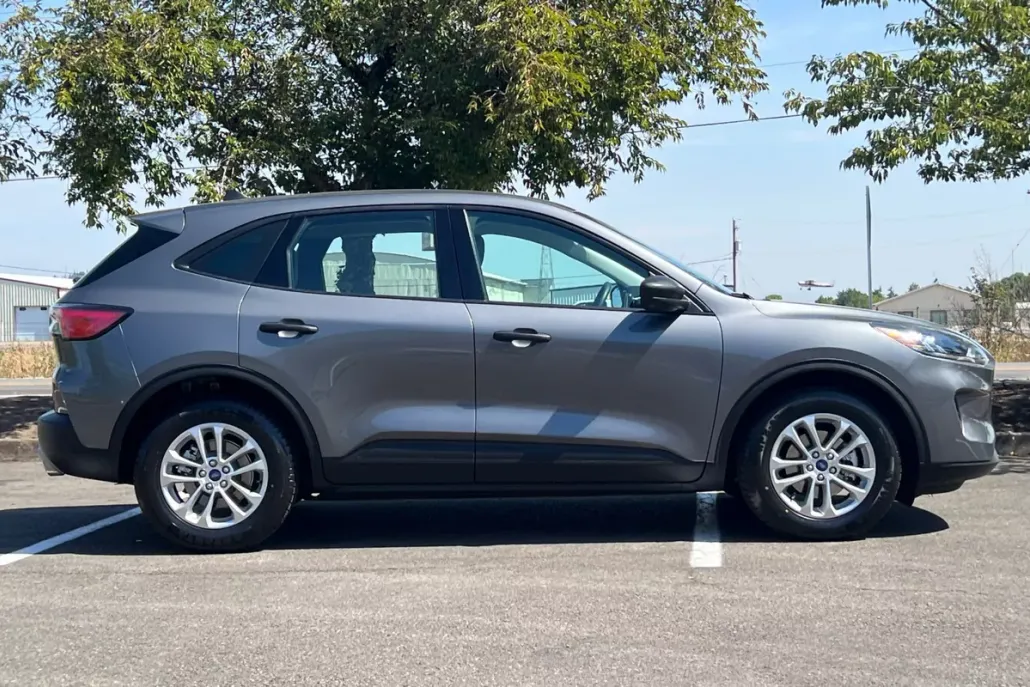 2022 Ford Escape S photo 1