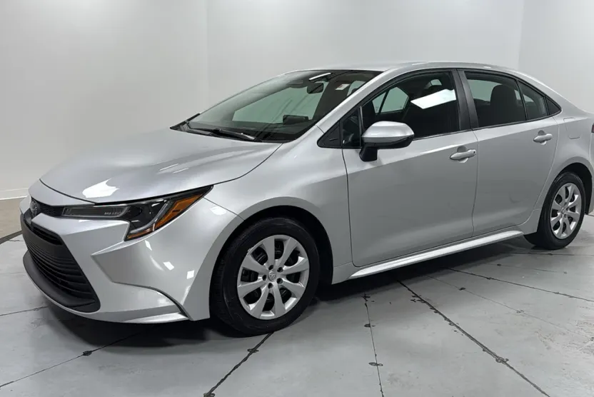 2024 Toyota Corolla LE photo 1