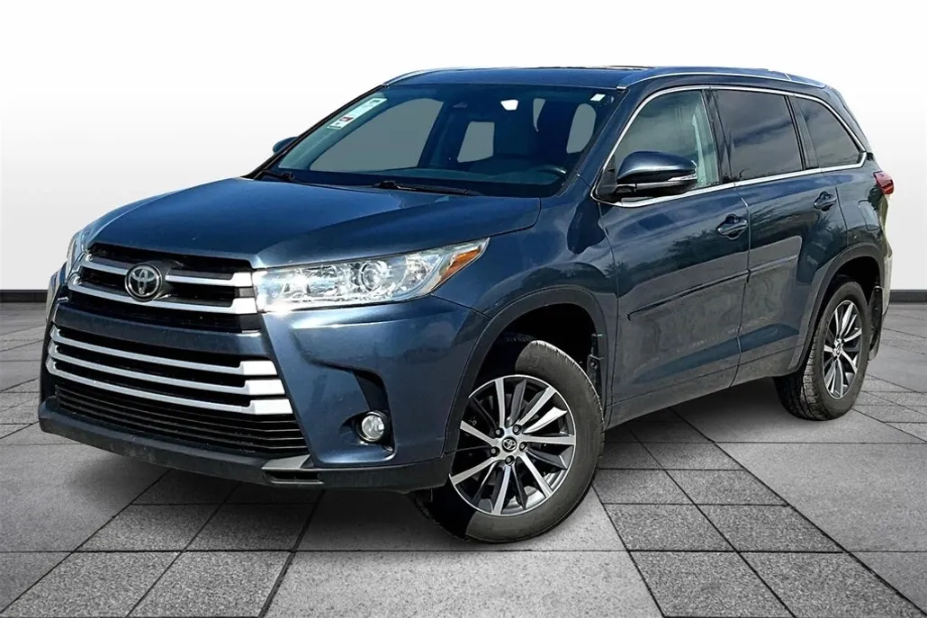2017 Toyota Highlander XLE photo 1