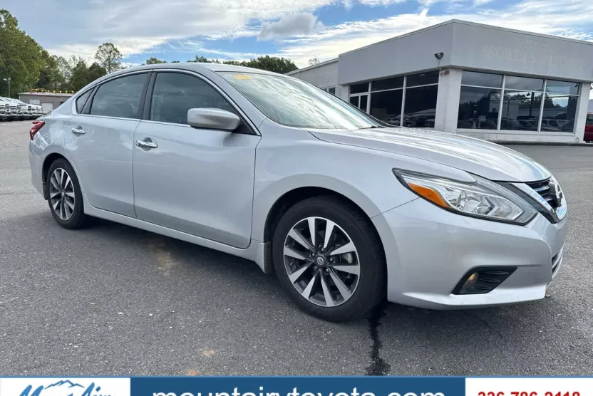 2017 Nissan Altima 2.5 SV photo 1