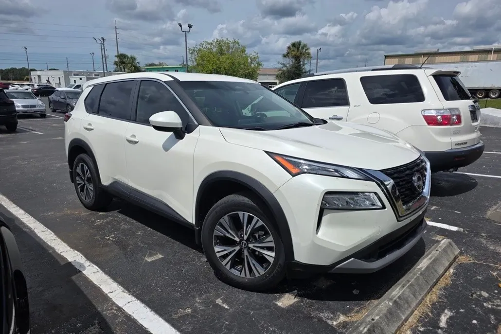 2023 Nissan Rogue SV photo 1
