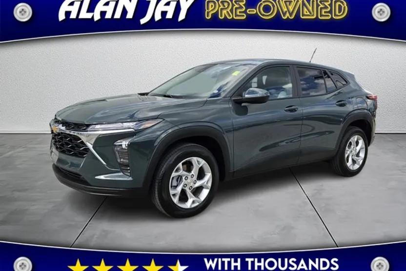 2025 Chevrolet Trax LS photo 1