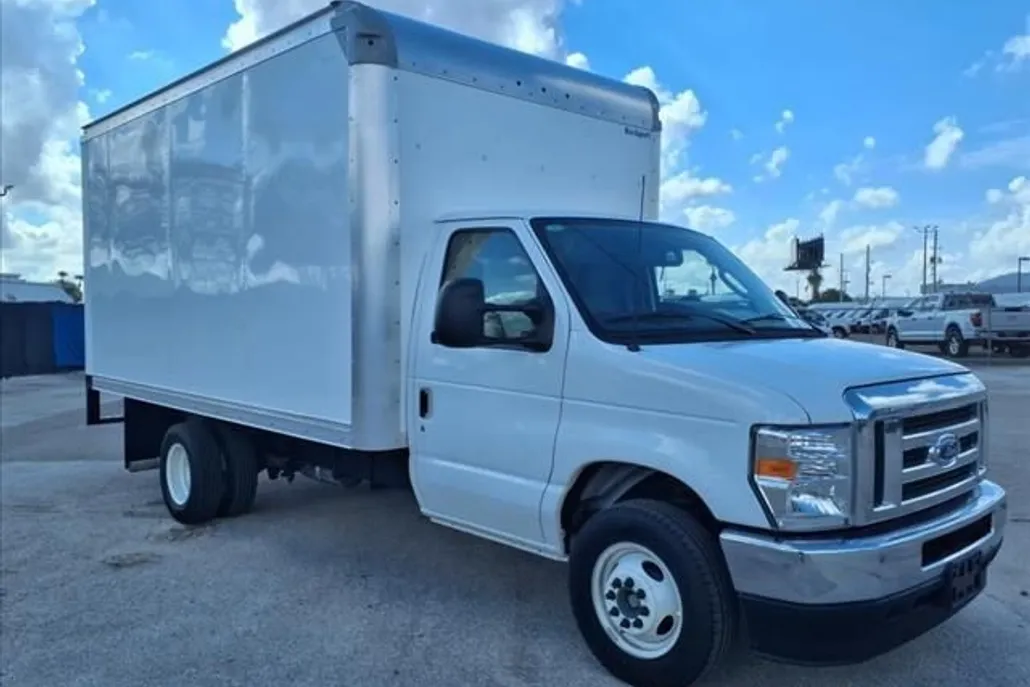 2025 Ford E-350 Base photo 1