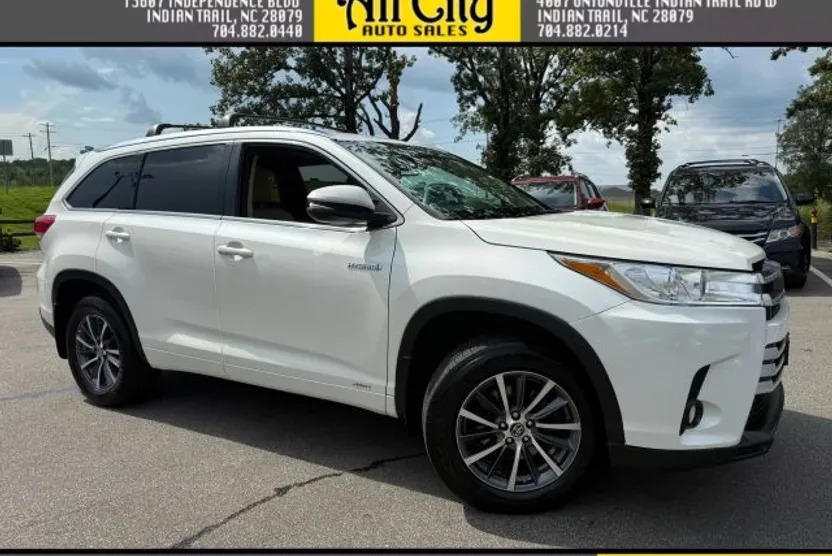 2017 Toyota Highlander Hybrid XLE Sport photo 1