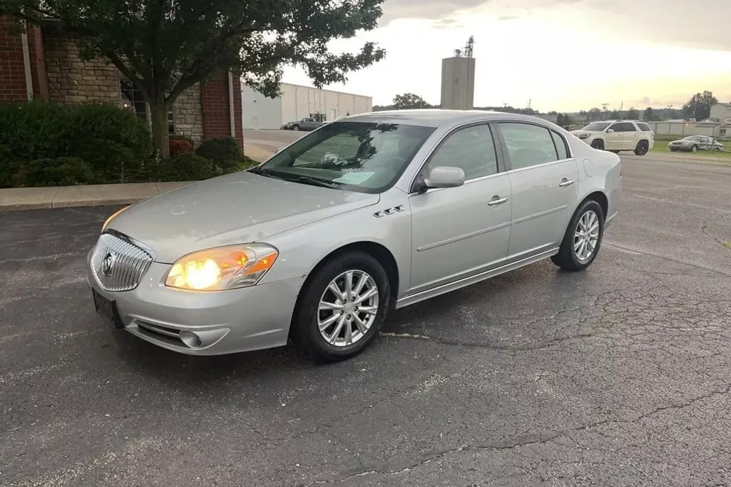 2011 Buick Lucerne CXL photo 1