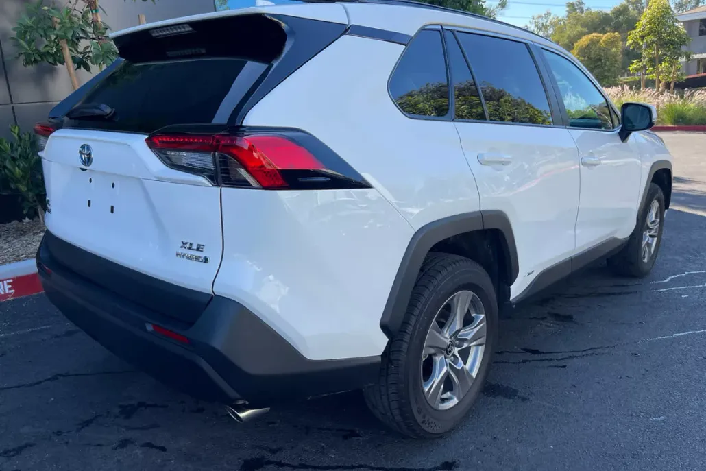 2024 Toyota RAV4 Hybrid XLE photo 1