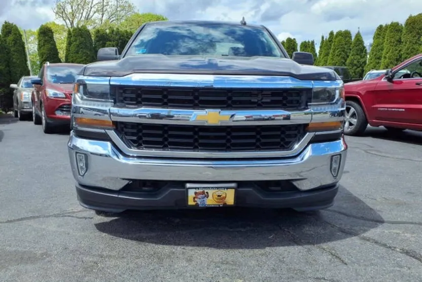 2018 Chevrolet Silverado 1500 LT photo 1