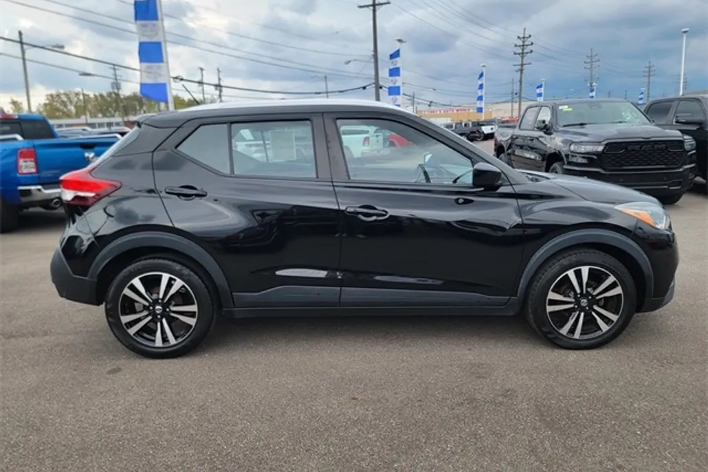 2019 Nissan Kicks SV photo 1