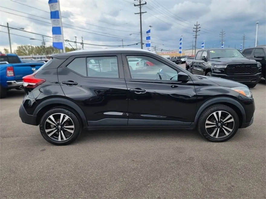 2019 Nissan Kicks SV photo 1
