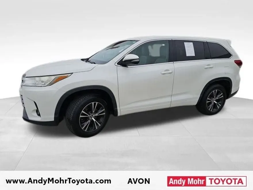 2017 Toyota Highlander LE Plus photo 1