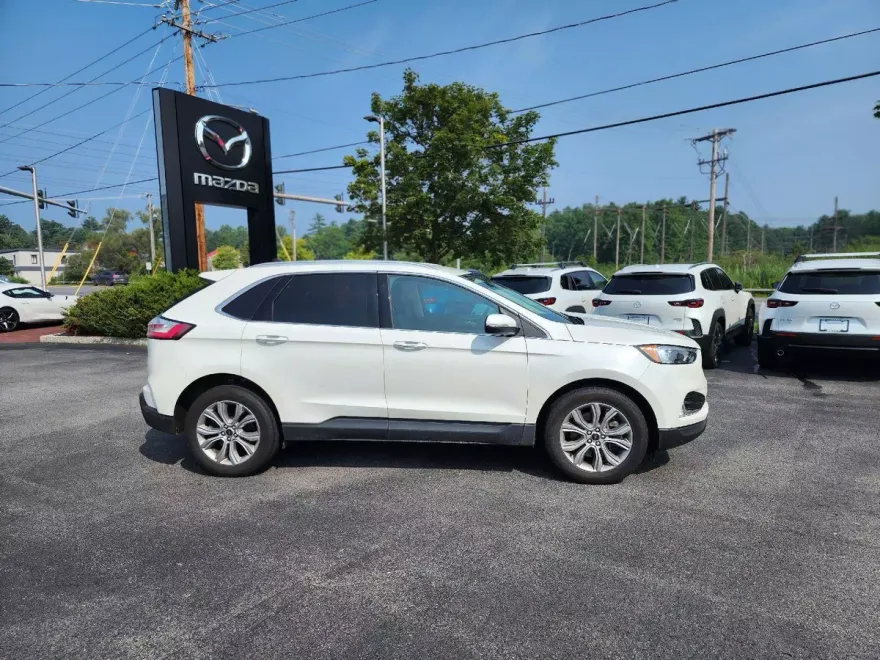 2024 Ford Edge Titanium photo 1