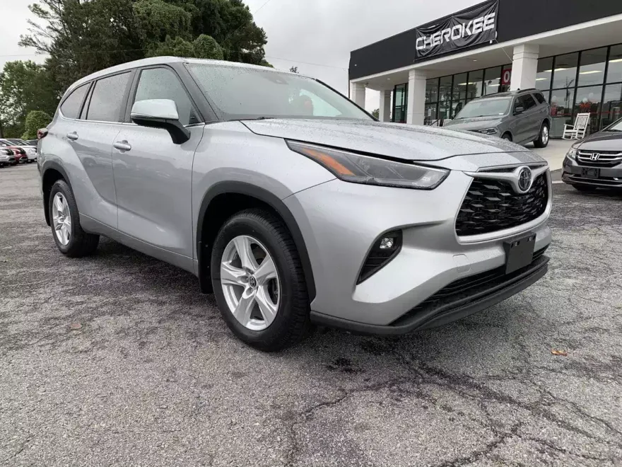 2024 Toyota Highlander XLE photo 1