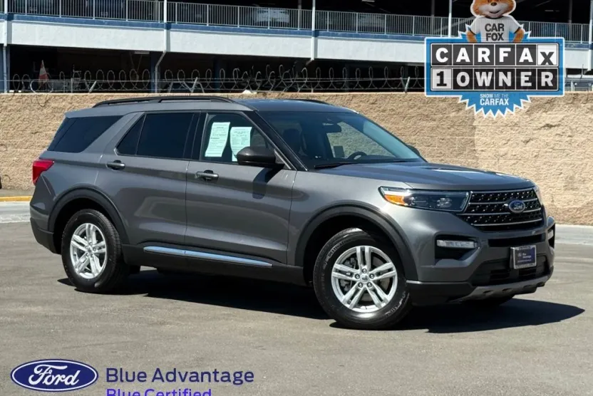 2023 Ford Explorer XLT photo 1
