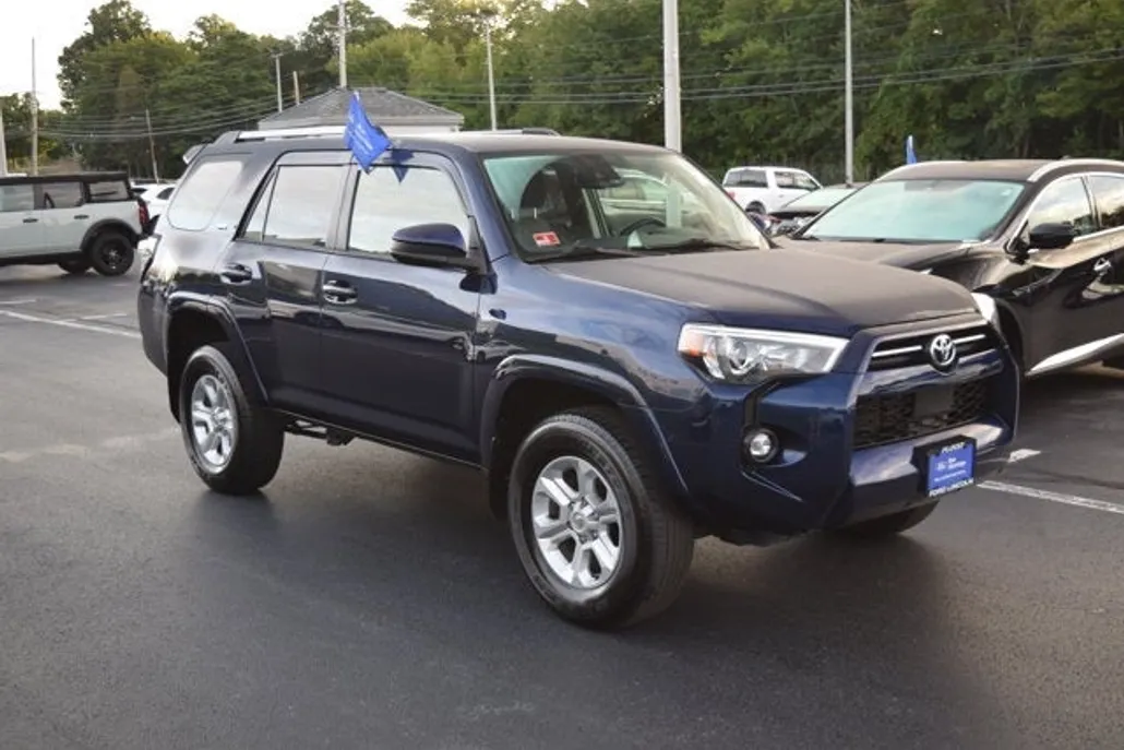 2022 Toyota 4Runner SR5 photo 1