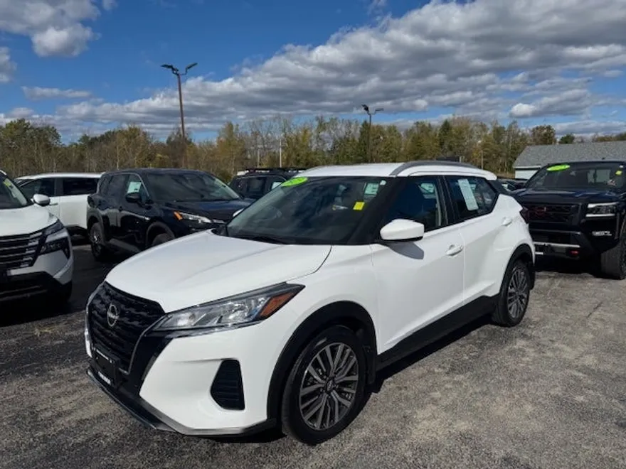 2023 Nissan Kicks SV photo 1