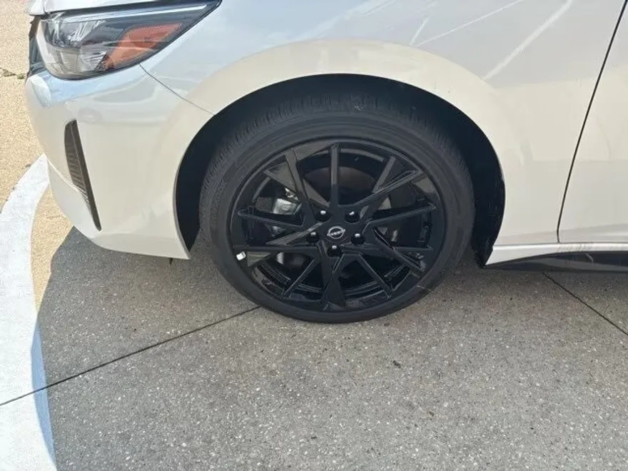 2025 Nissan Sentra SR photo 1