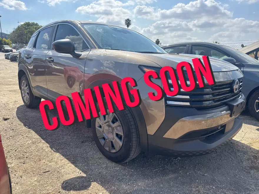 2025 Nissan Kicks S photo 1