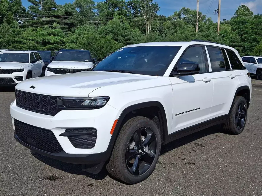 2025 Jeep Grand Cherokee Altitude photo 1