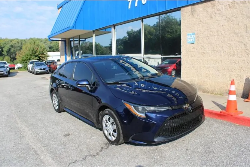2021 Toyota Corolla LE photo 1