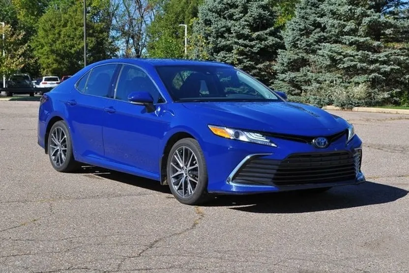 2023 Toyota Camry Hybrid XLE photo 1