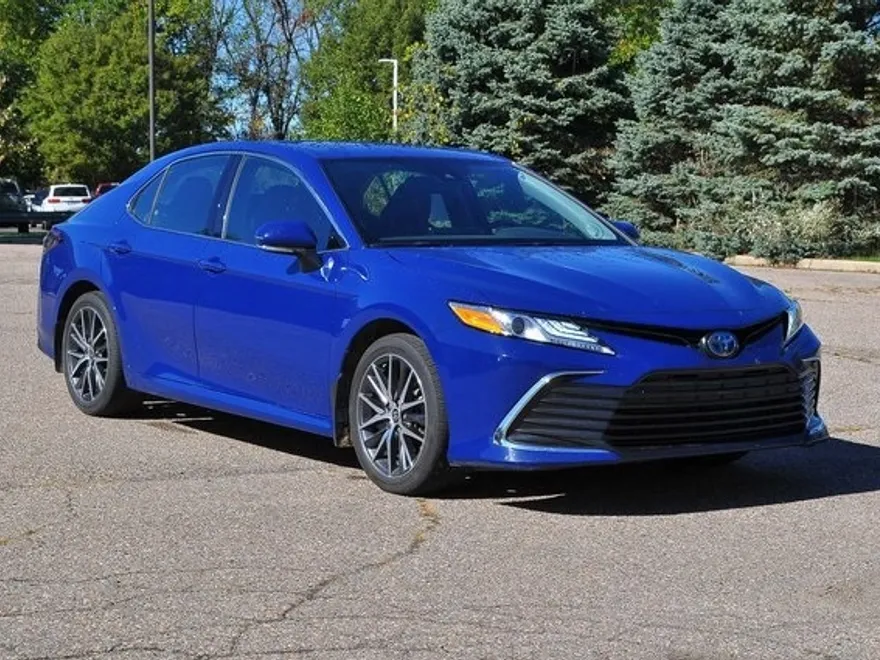 2023 Toyota Camry Hybrid XLE photo 1