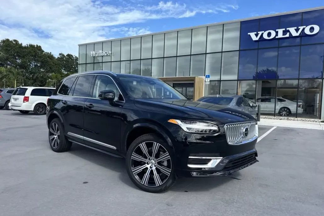 2025 Volvo XC90 AWD Plus photo 1