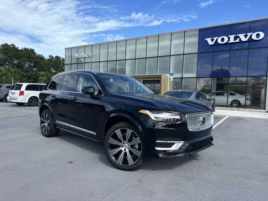 2025 Volvo XC90 AWD Plus photo 1