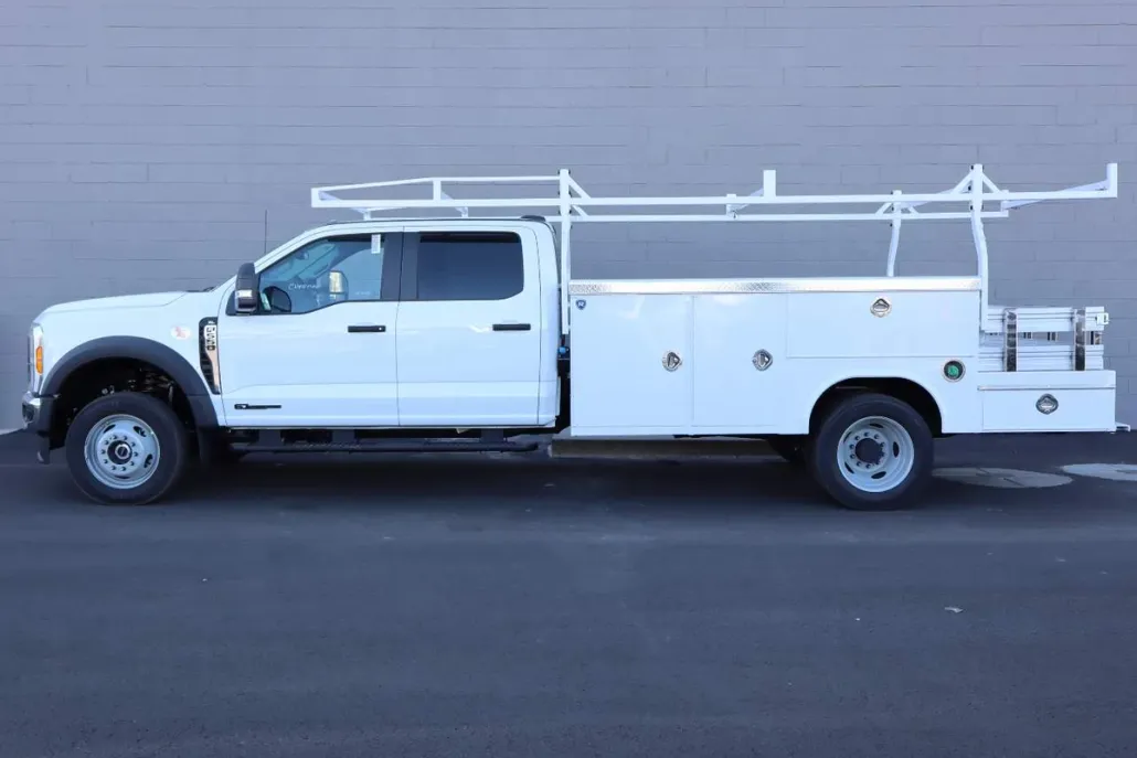 2024 Ford F-550 photo 1