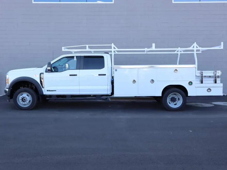 2024 Ford F-550 photo 1