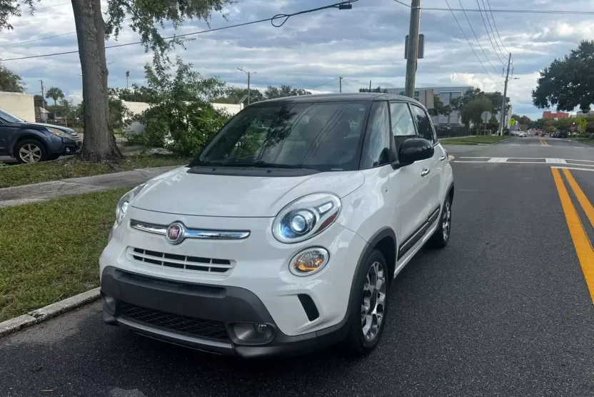 2017 Fiat 500L Trekking photo 1