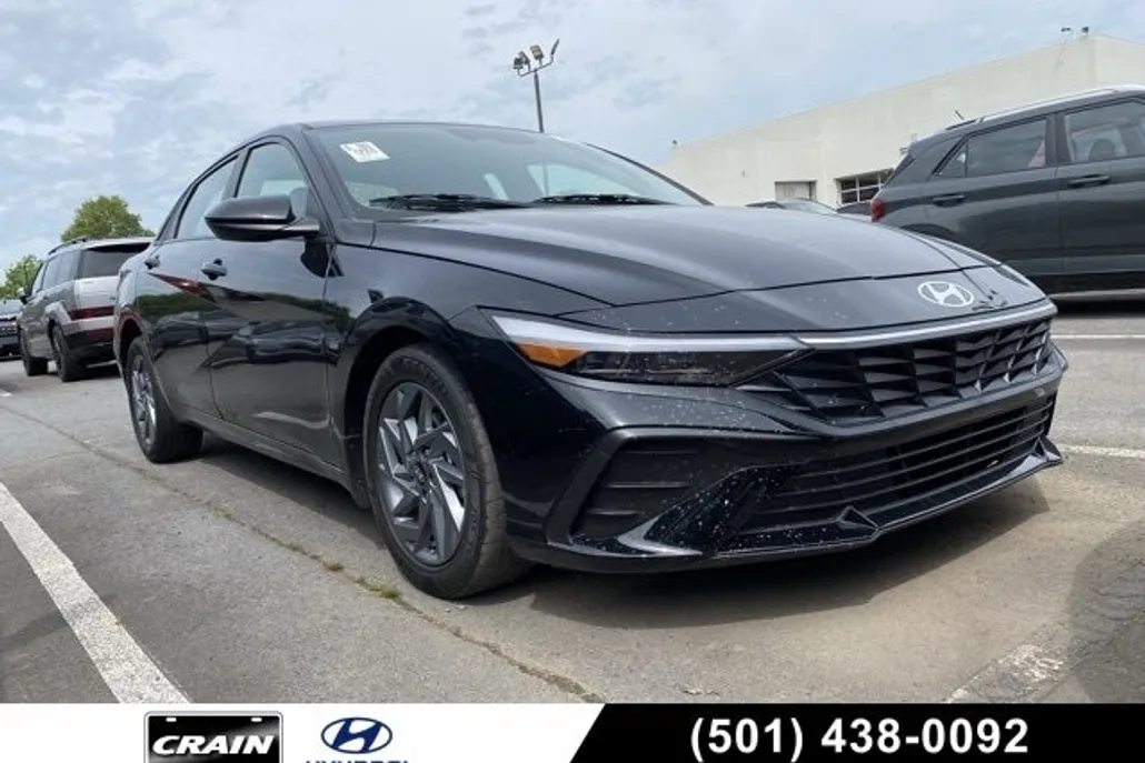 2024 Hyundai Elantra SEL photo 1