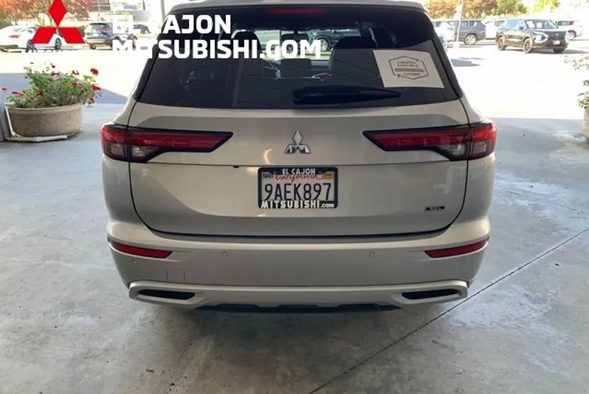 2022 Mitsubishi Outlander SEL photo 1
