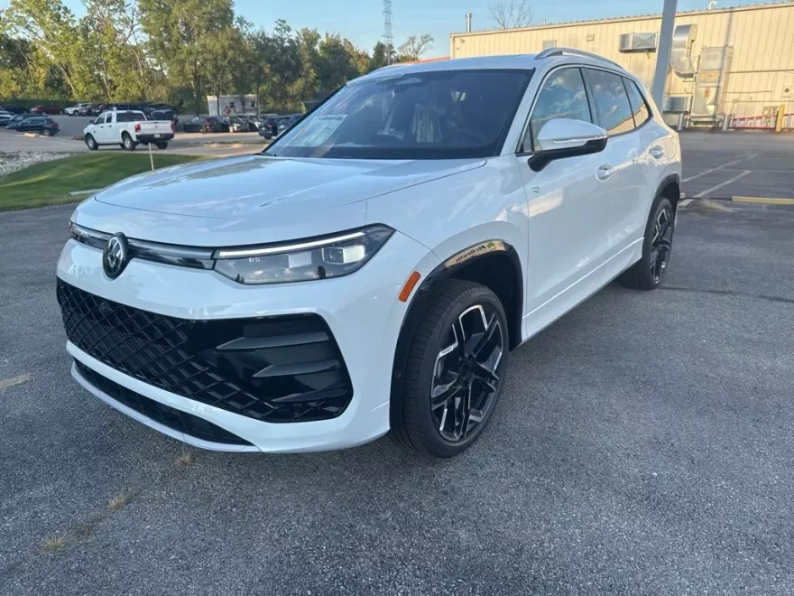 2025 Volkswagen Tiguan SEL R-Line Black photo 1