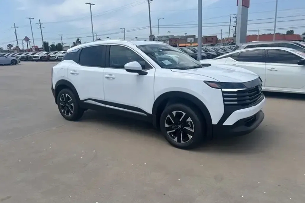 2025 Nissan Kicks SV photo 1