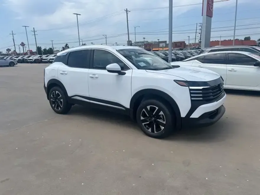 2025 Nissan Kicks SV photo 1