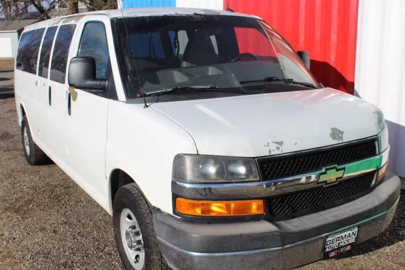 2011 Chevrolet Express 3500 Passenger Van photo 1