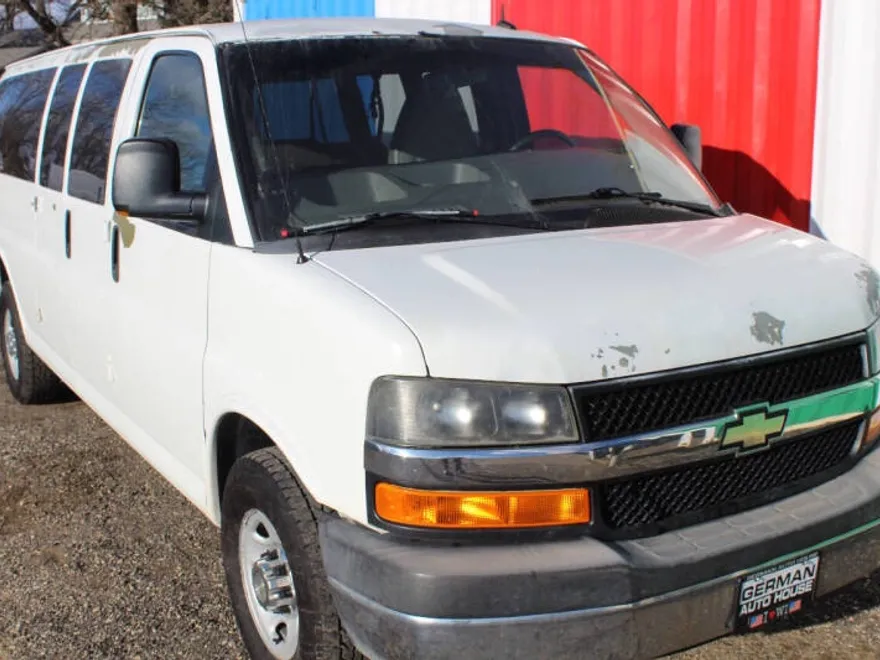 2011 Chevrolet Express 3500 Passenger Van photo 1