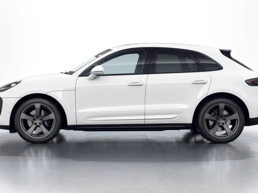 2026 Porsche Macan T photo 1